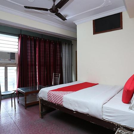 Oyo 39830 Hotel Esquire Meerut Zewnętrze zdjęcie