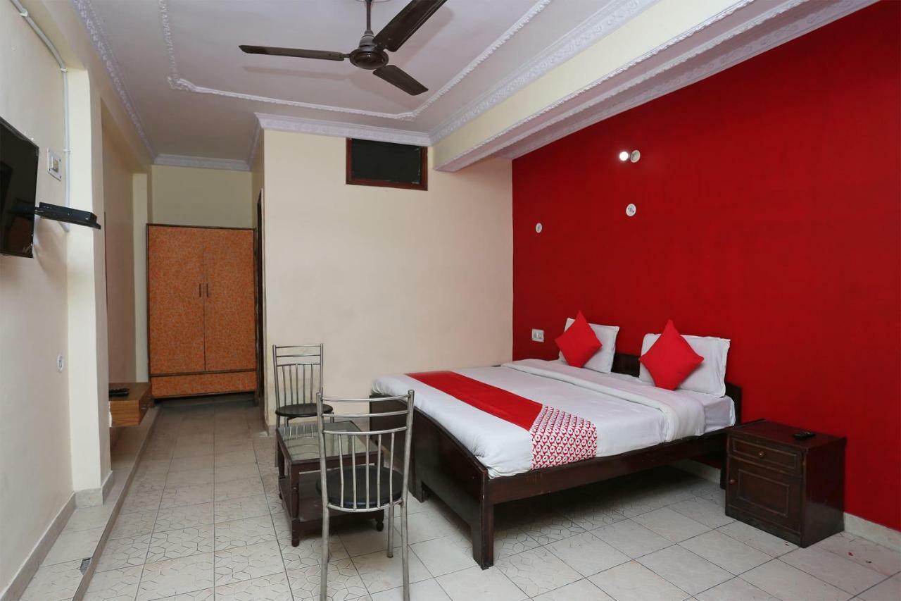 Oyo 39830 Hotel Esquire Meerut Zewnętrze zdjęcie