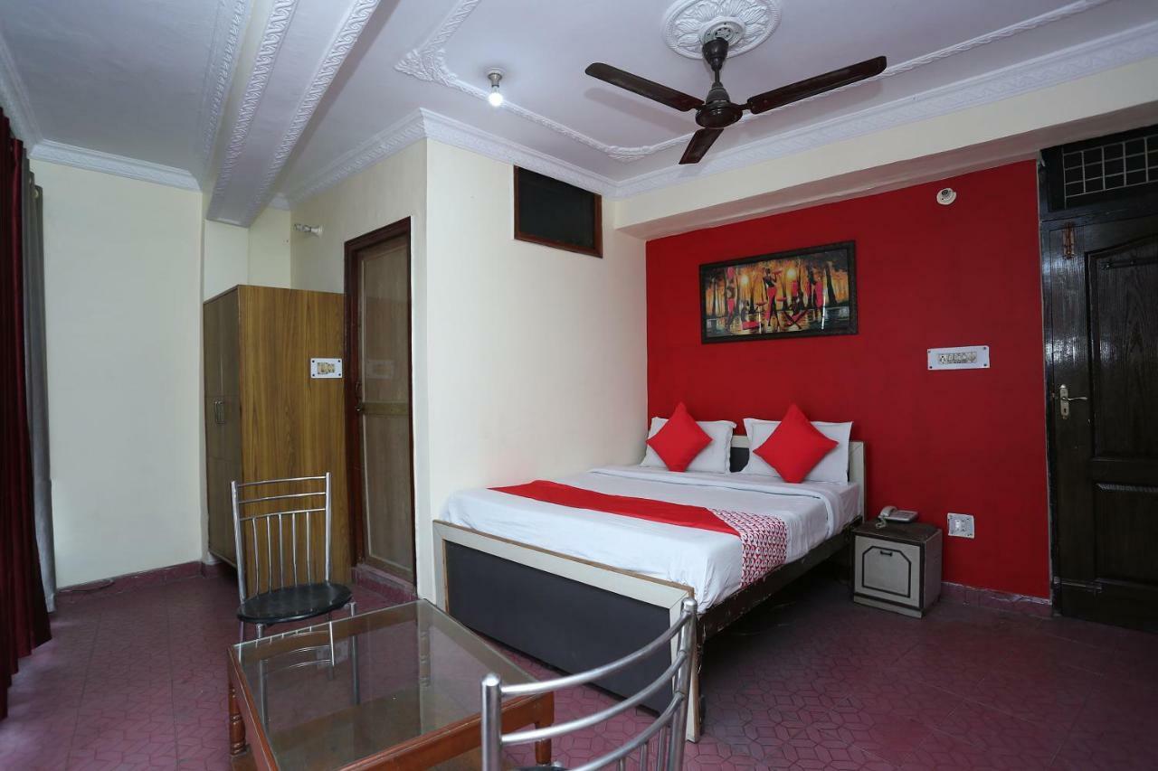 Oyo 39830 Hotel Esquire Meerut Zewnętrze zdjęcie