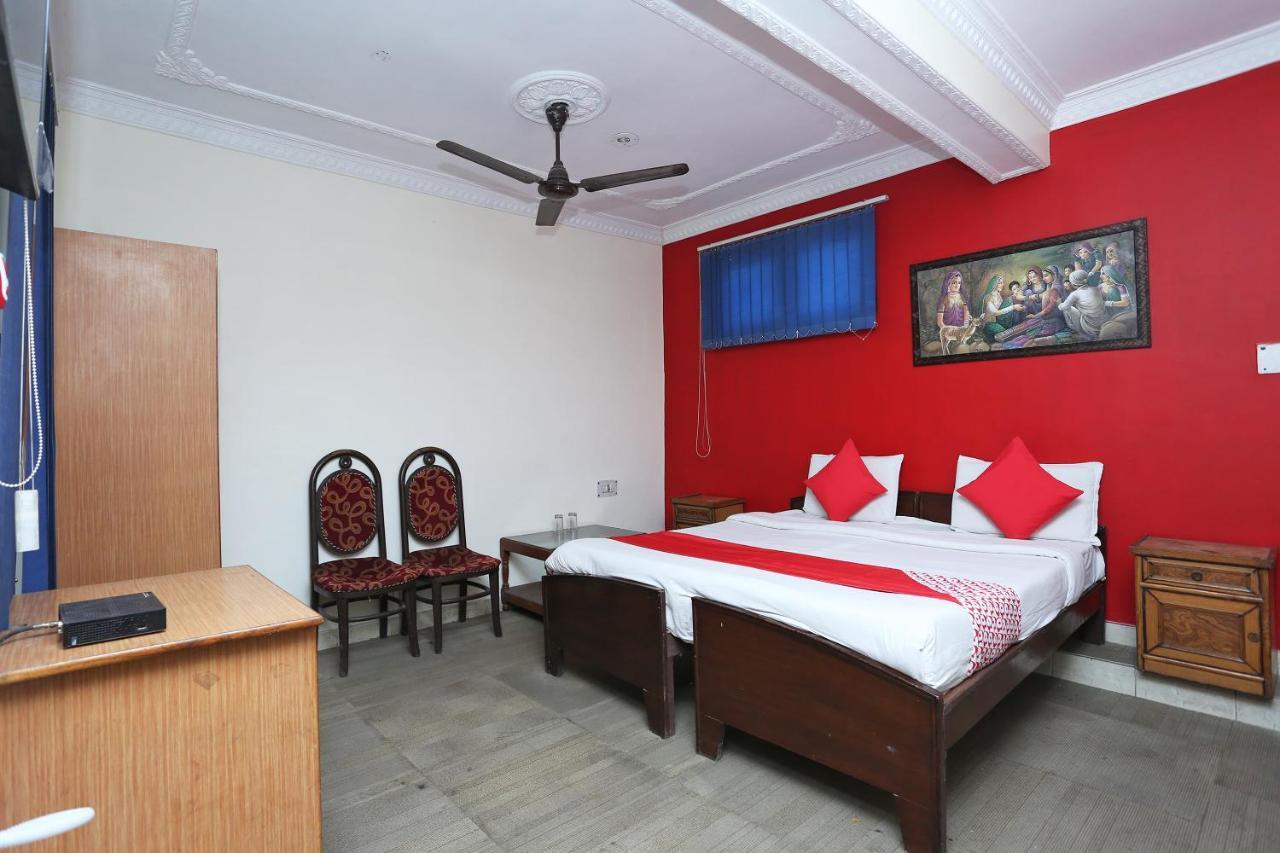 Oyo 39830 Hotel Esquire Meerut Zewnętrze zdjęcie
